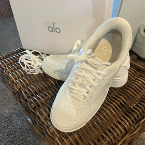 ALO Yoga Natural White Sneakers New in box M sz7.5 or W sz 9
